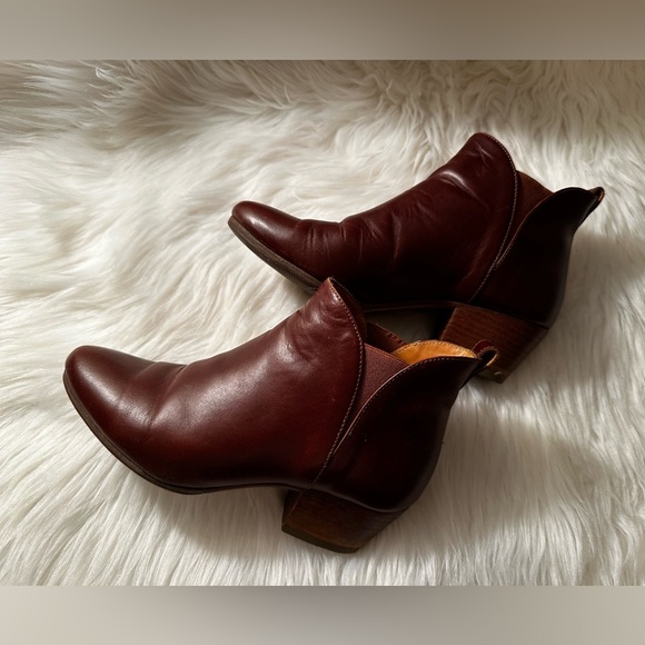 Sezane Leather Low Ankle Brown Booties in Smooth Camel. - Picture 3 of 6